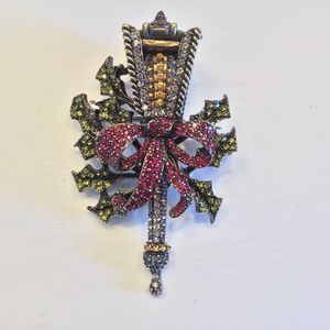 Heidi Daus Christmas pin